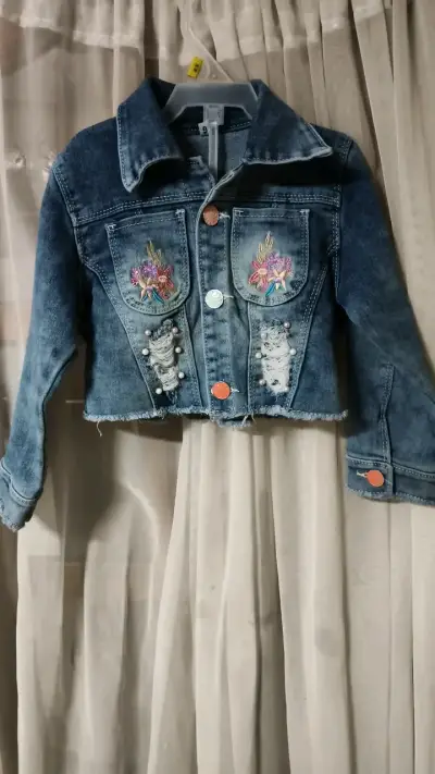 Chaqueta de mezclilla con bordado floral - miniatura 1