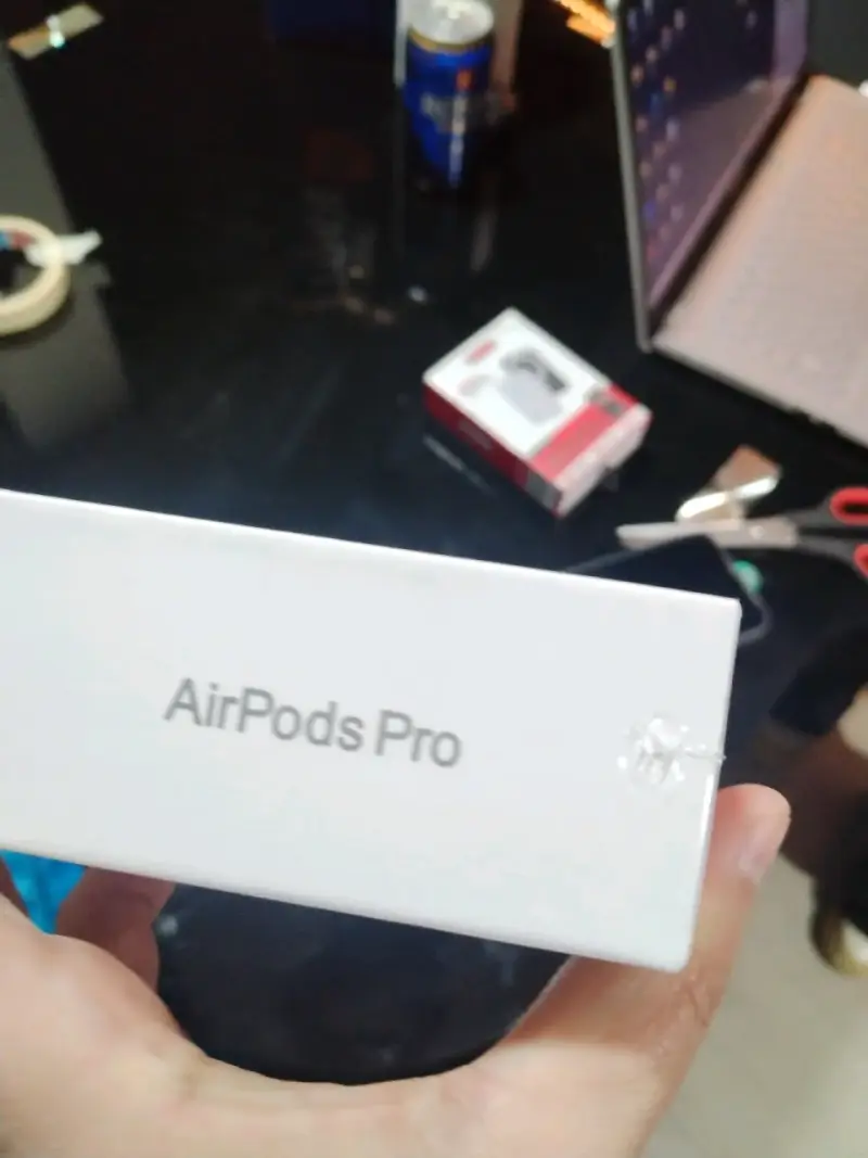 Apple AirPods Pro con estuche de carga - 4