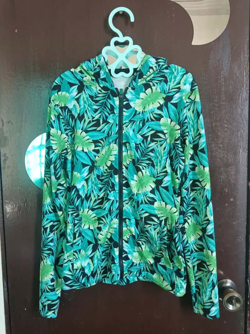 Polerón con capucha estampado tropical - 3