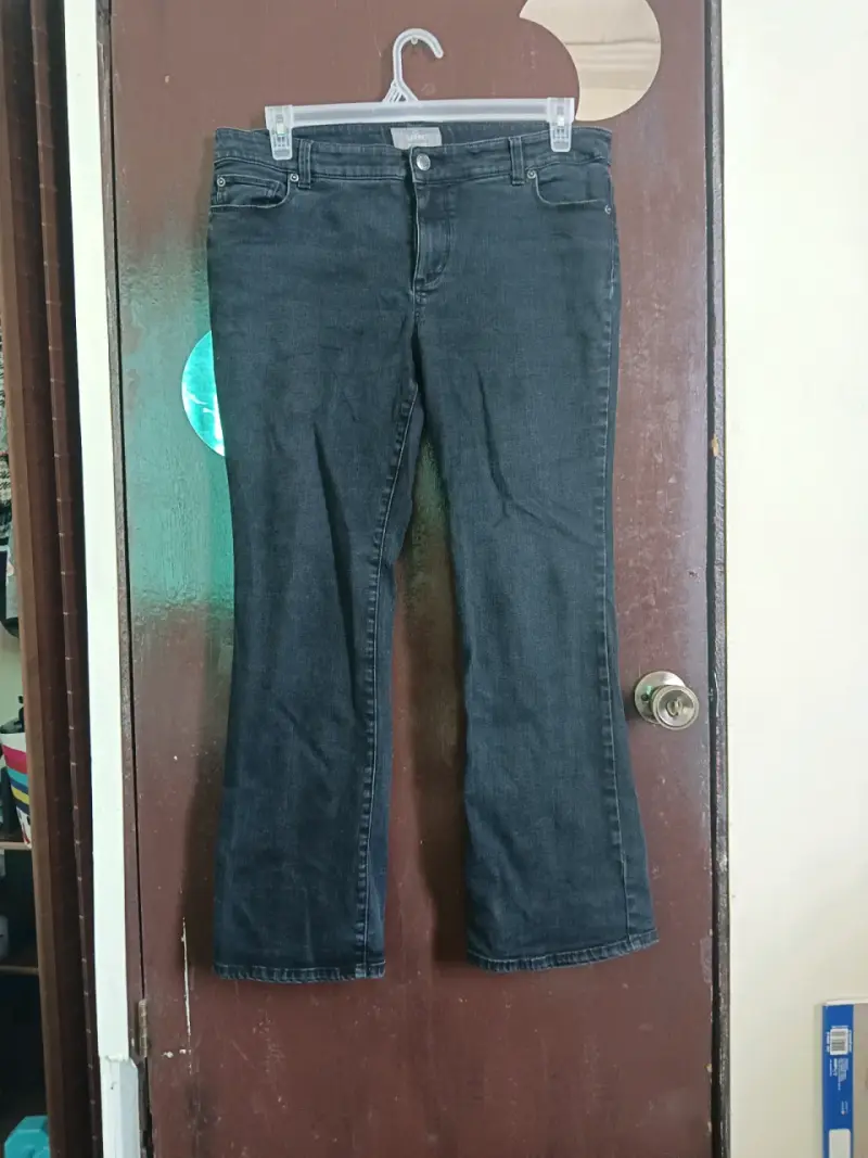 Jeans negros de mujer estilo bootcut - 3