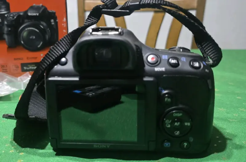 Cámara Sony Alpha 58 con accesorios - 3
