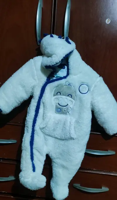 Enterito de bebé polar con capucha - miniatura 4