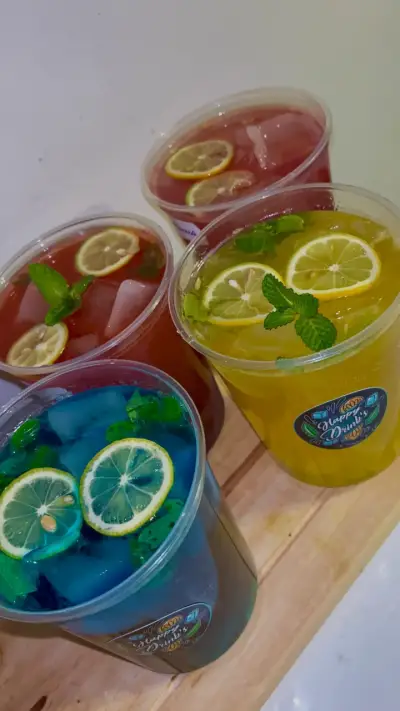 MOJITOS Bebidas refrescantes con limón y menta - miniatura 1