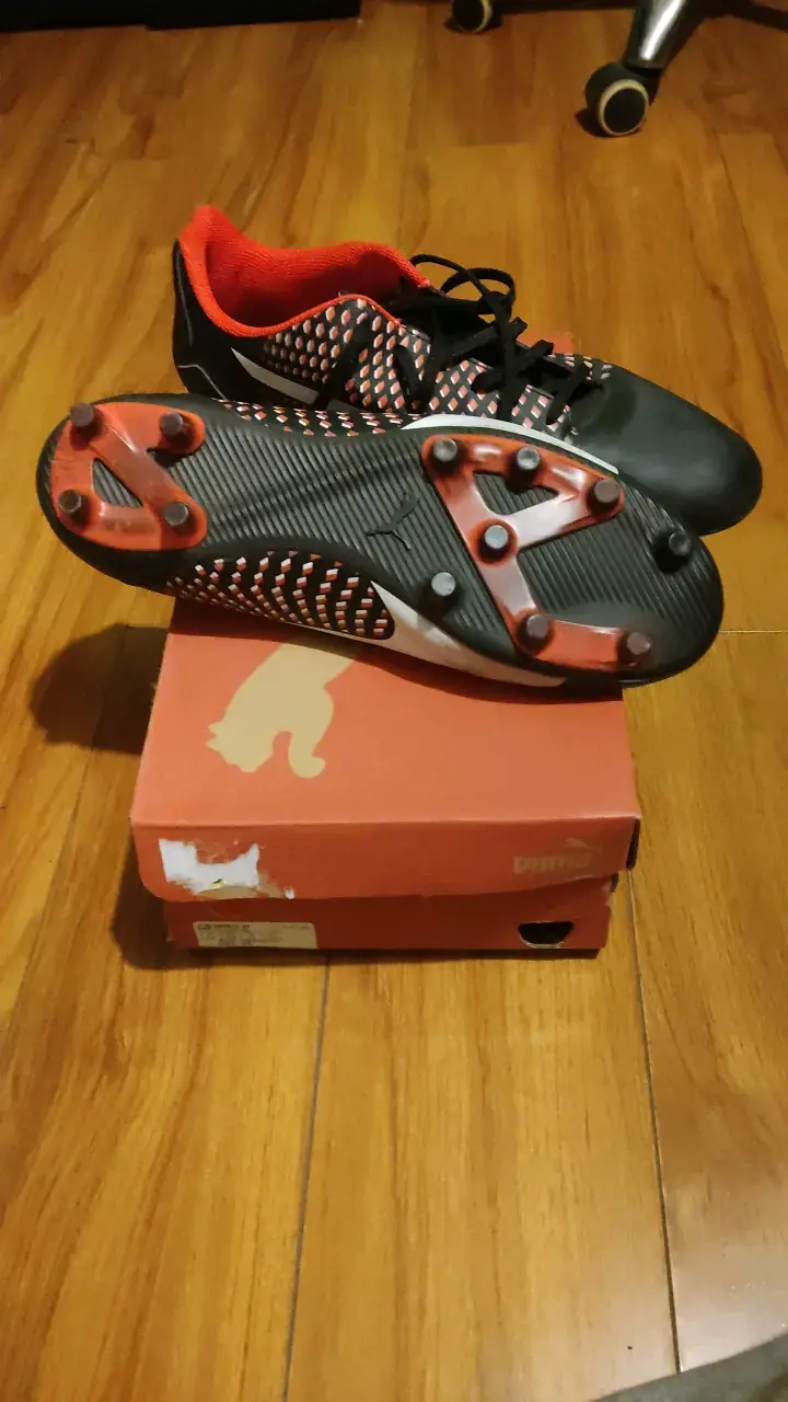 Zapatillas deportivas negras y rojas - 3