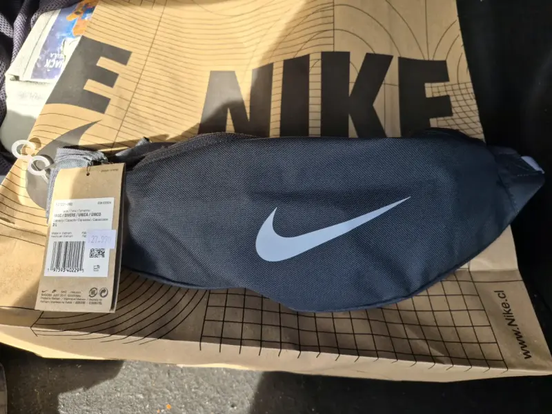 Riñonera Nike negra deportiva