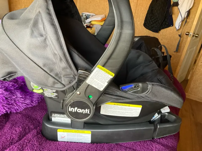 Silla de auto Infanti negra para bebé - 4