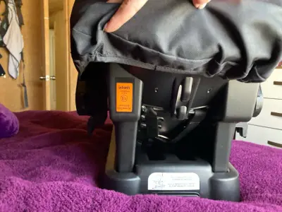 Silla de auto Infanti negra para bebé - miniatura 6