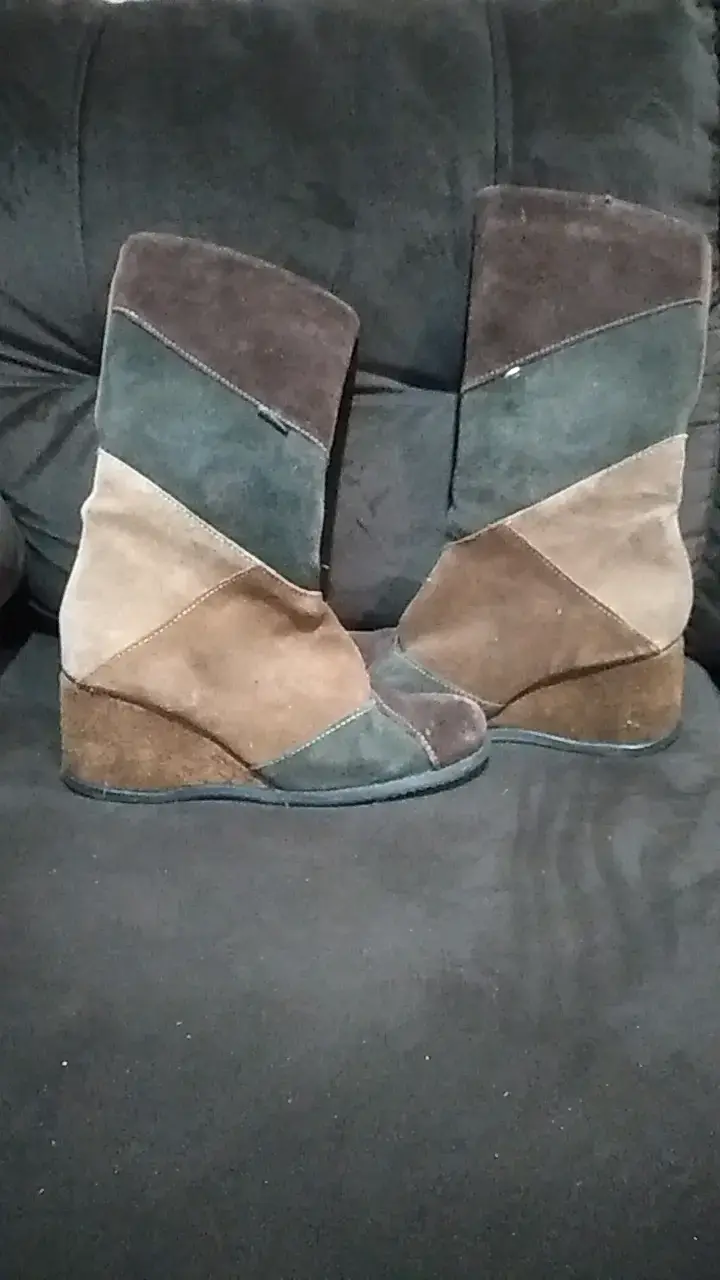 Botas de cuña multicolor de gamuza