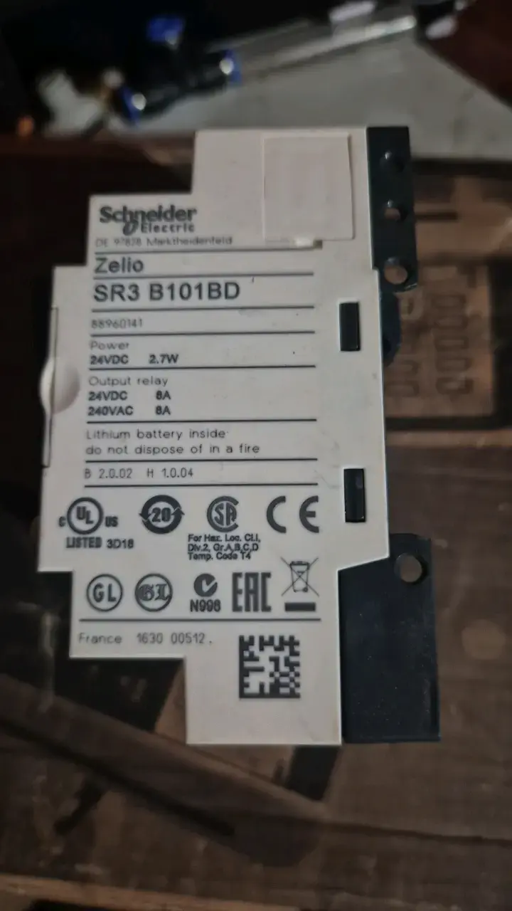 Controlador lógico Schneider Electric 24VDC - 2