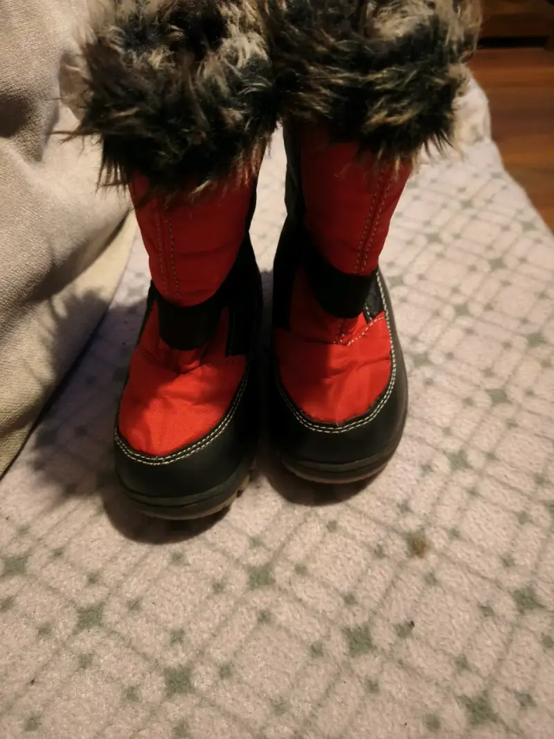 Botas de invierno negras y rojas con forro N° 28 - 2