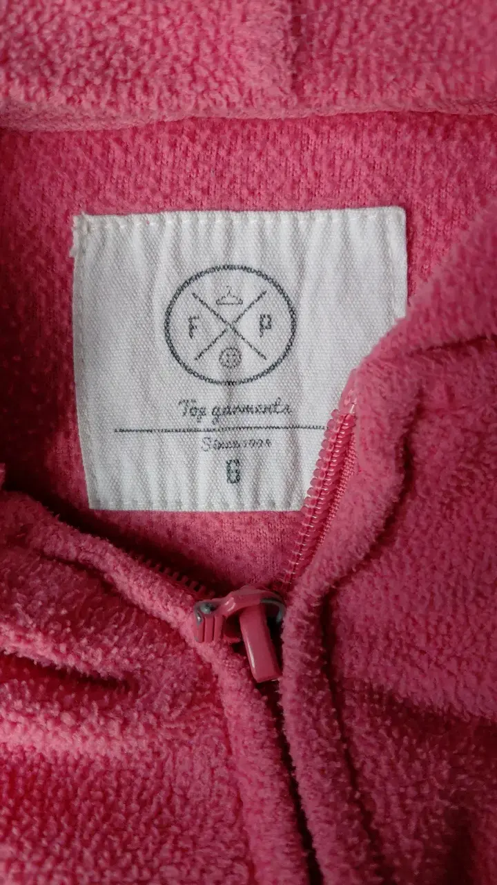 Polerón rosado con capucha para niña - 2