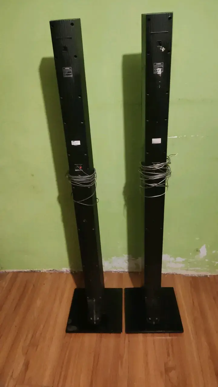 Parlantes de torre negros para sonido envolvente - 2