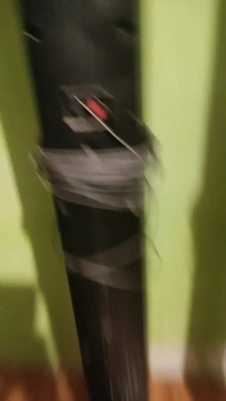 Parlantes de torre negros para sonido envolvente - 3