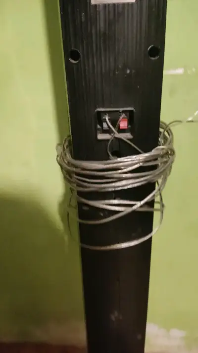 Parlantes de torre negros para sonido envolvente - miniatura 4