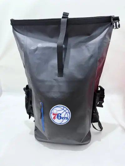 Mochila impermeable con logo 76ers - miniatura 2
