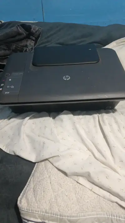 Impresora multifuncional HP Deskjet 2050 - miniatura 1