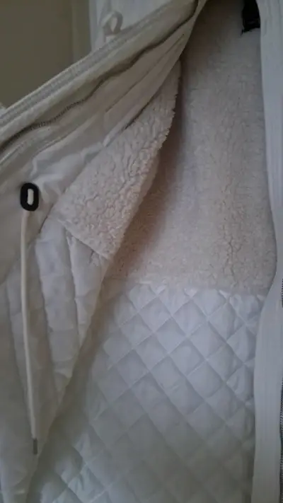 Chaqueta acolchada blanca con forro polar - miniatura 1
