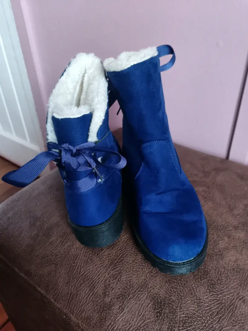 Botas color azul 37 con chiporro por dentro. - 1