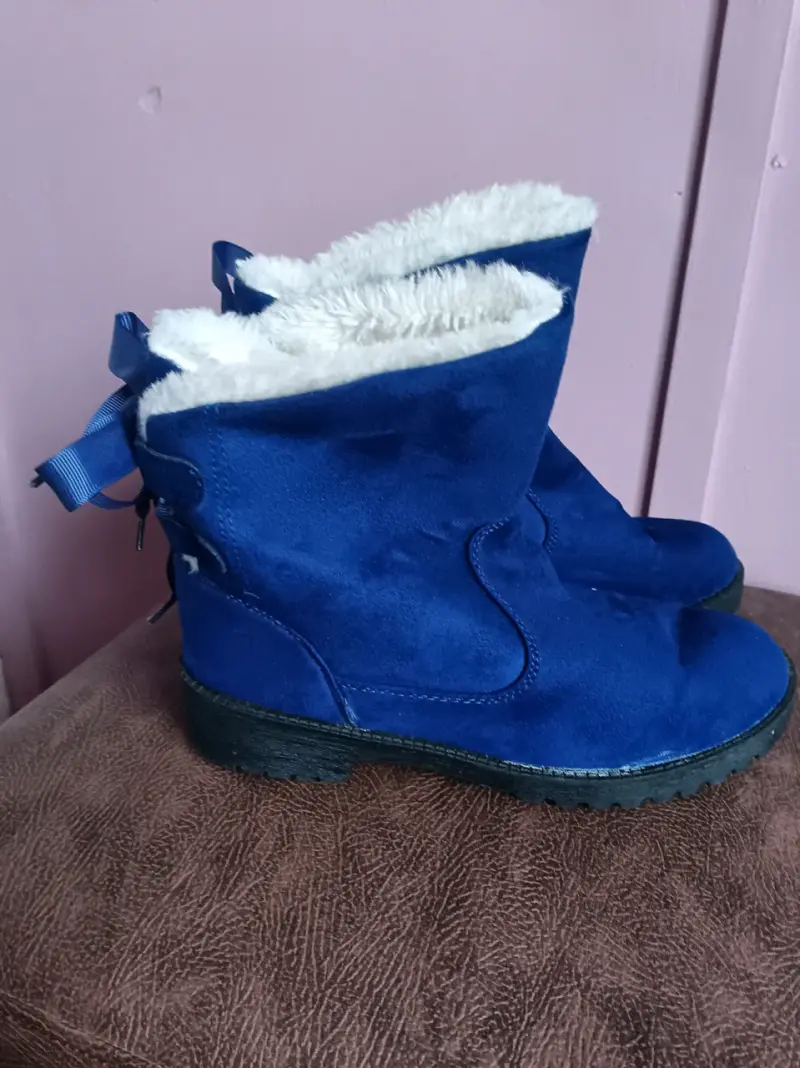 Botas color azul 37 con chiporro por dentro. - 2