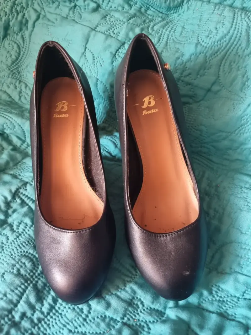 Zapatos planos Bata negros para mujer - 1