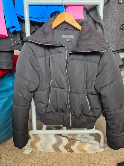 Chaqueta zara nueva acolchada negra con cierre - miniatura 1