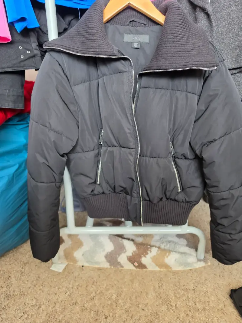 Chaqueta zara nueva acolchada negra con cierre - 2