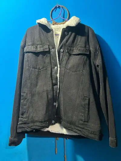 Chaqueta de mezclilla con forro de borrego - miniatura 1