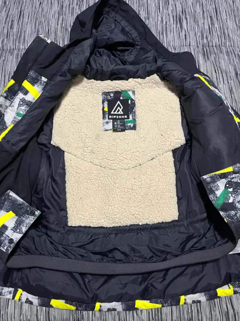 Chaqueta impermeable con capucha y diseño gráfico - 2