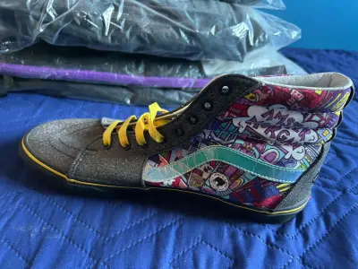 Zapatillas Vans brillantes con diseño gráfico - miniatura 2