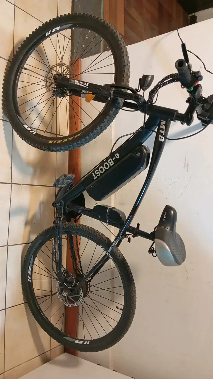 Bicicleta eléctrica MTB e-BOOST negra - 1