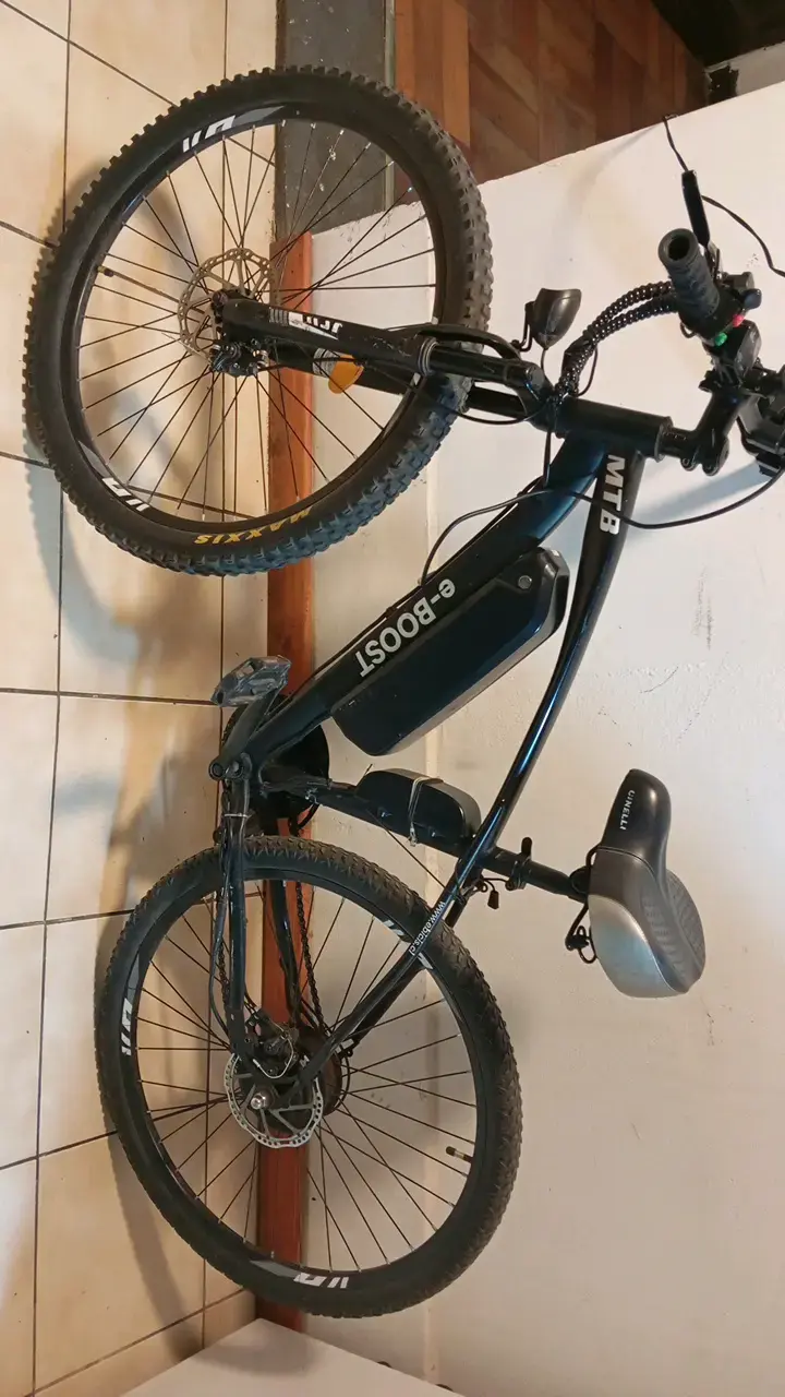 Bicicleta eléctrica MTB e-BOOST negra - 2