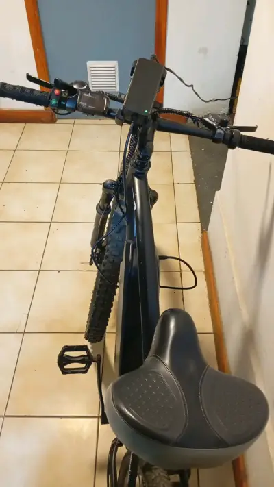 Bicicleta eléctrica MTB e-BOOST negra - miniatura 4