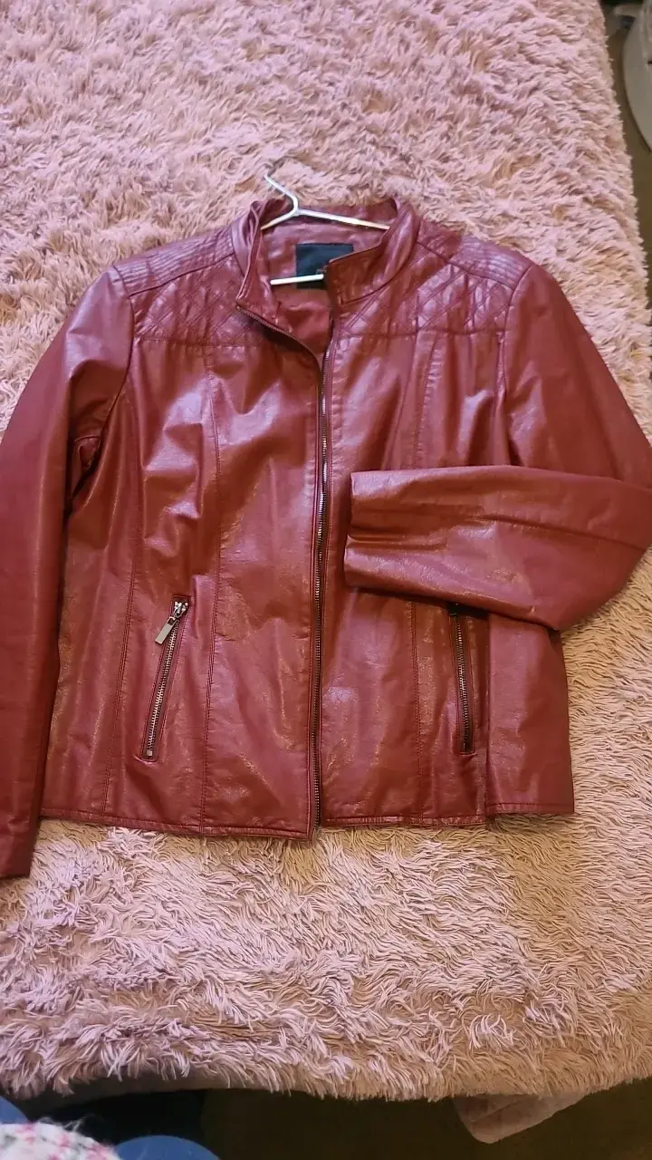 Chaqueta de cuero sintético roja para mujer - 1