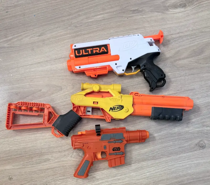 🔫 Lote de 3 pistolas NERF + más dardos - 1