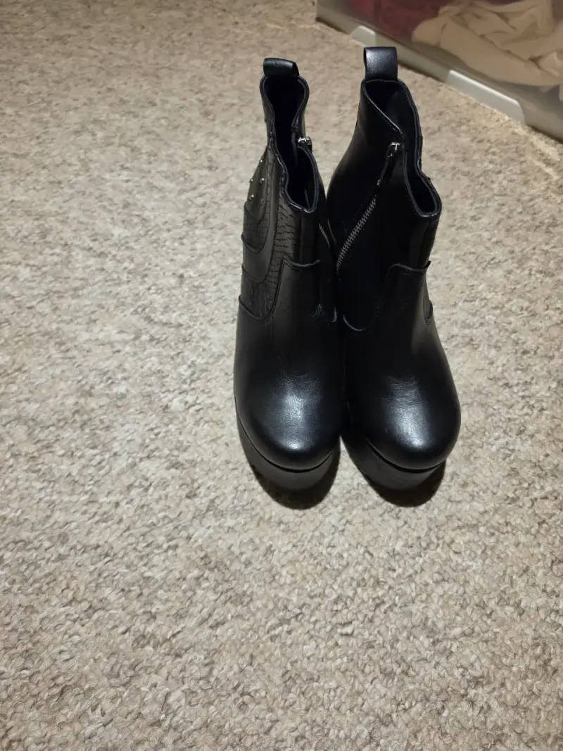 Botines stella  negros con plataforma y tachas - 3