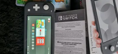 Nintendo Switch Lite con Animal Crossing - miniatura 2