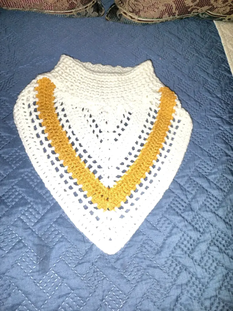 Cuello Vandana tejido a crochet blanco y mostaza - 1