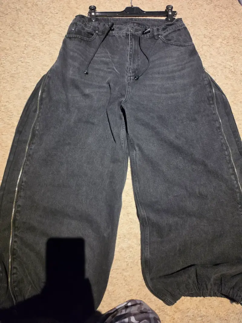 Pantalones adidas mezclilla negra con cierre - 1