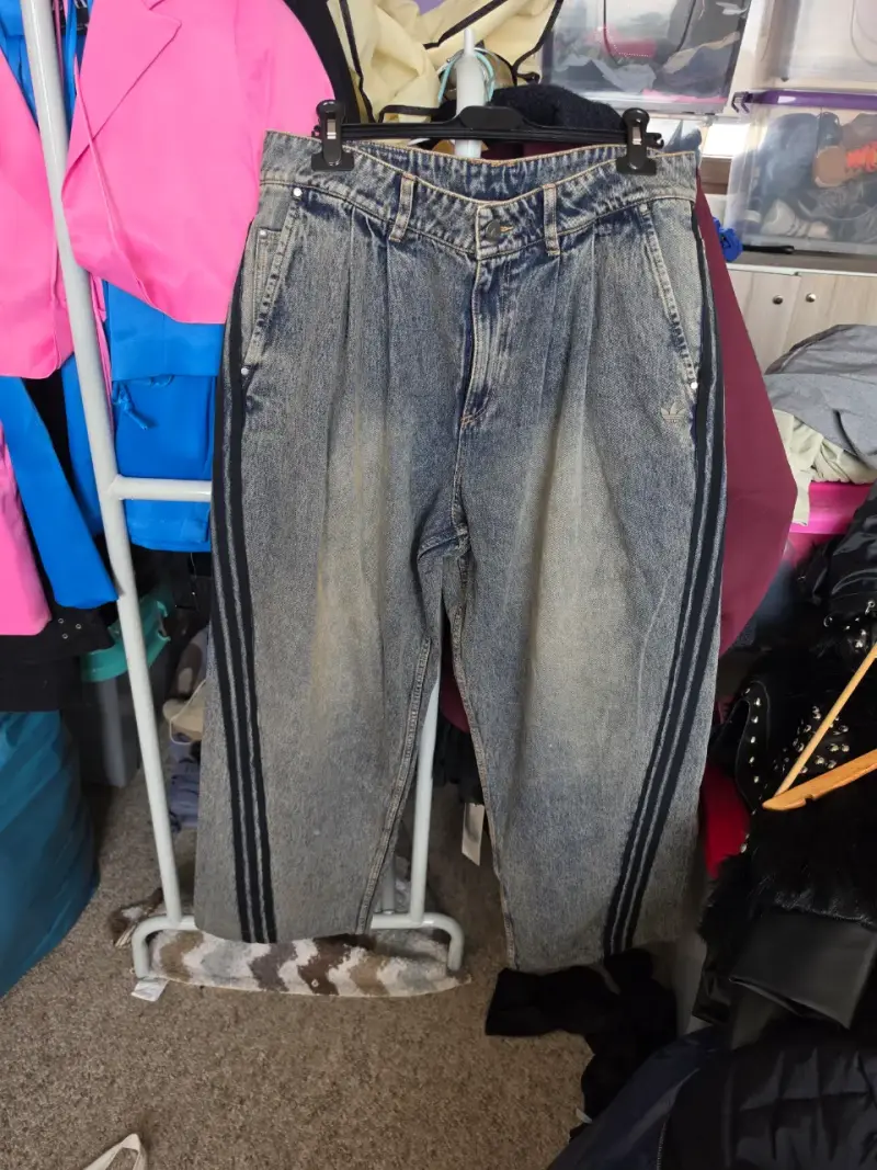 Jeans adidas vintage con rayas laterales - 1