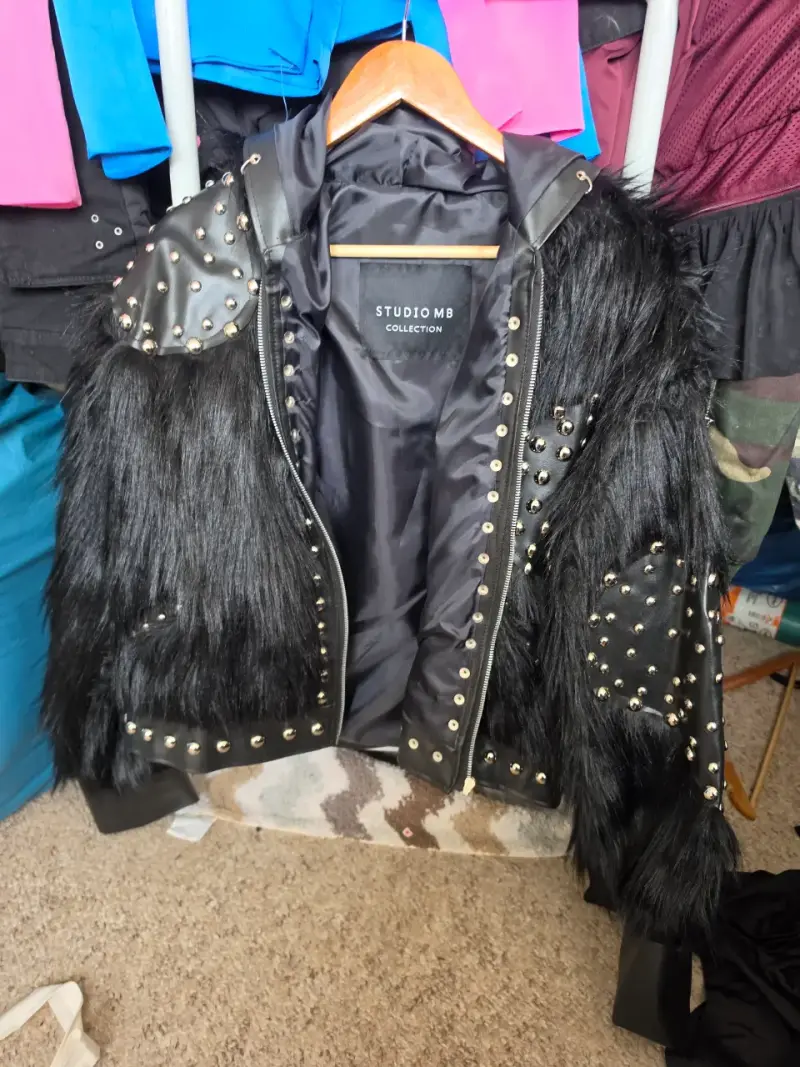 Chaqueta de piel sintética con tachas Studio MB - 1