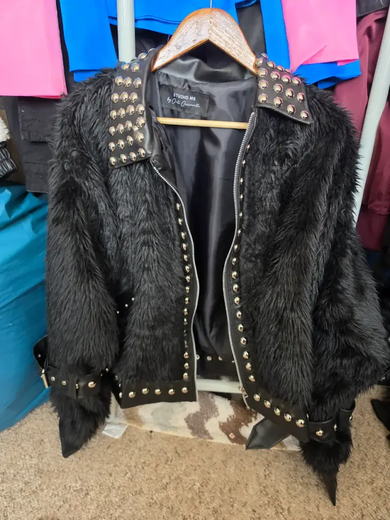 Chaqueta de piel sintética con tachas mb studio - 1