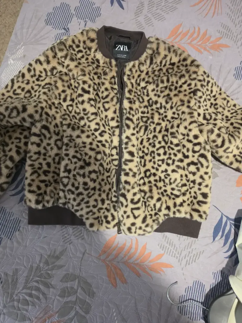 Chaqueta de piel sintética con estampado animal - 1
