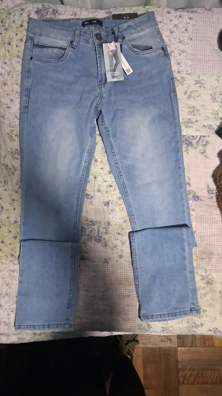 Jeans slim fit azul claro para hombre