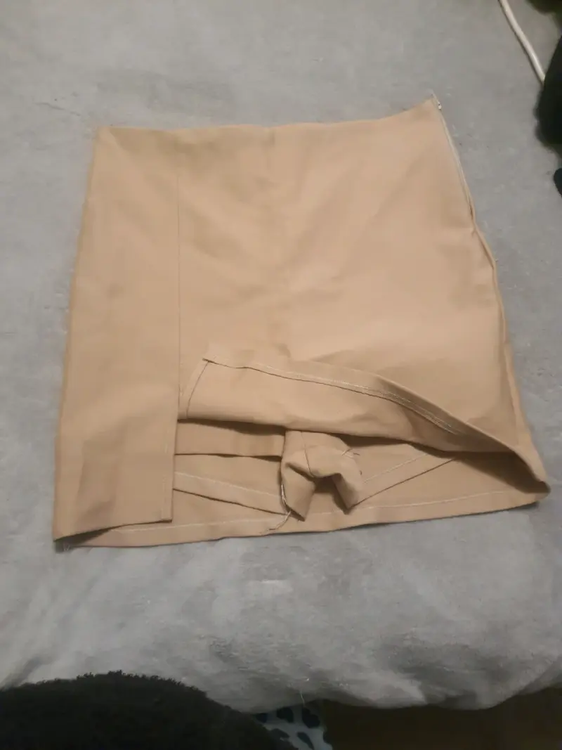 Falda beige elegante para mujer - 1