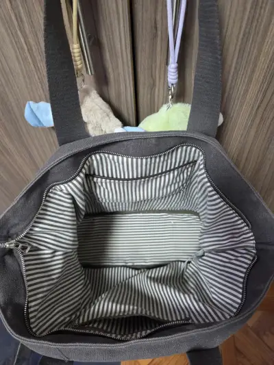 Bolso tote gris con interior a rayas - miniatura 1