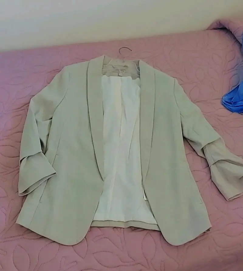 Blazer beige elegante para mujer