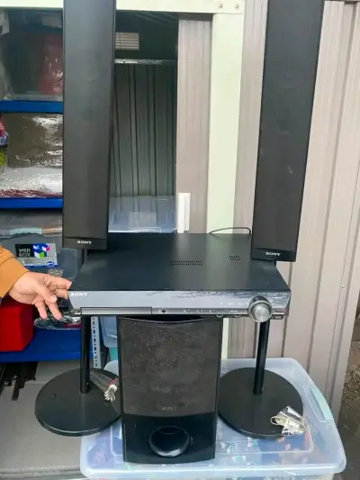 Sistema de sonido Sony con parlantes - miniatura 1