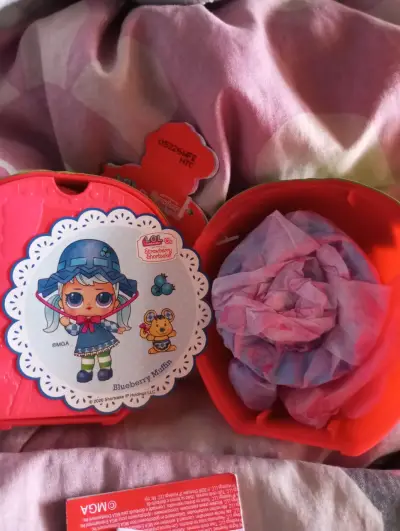 Muñeca L.O.L x Strawberry shortcake - miniatura 3