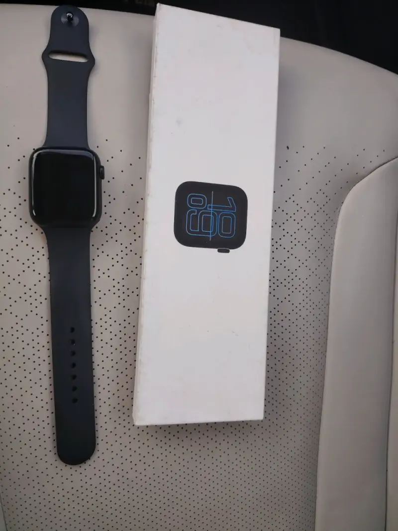 Smartwatch negro con caja original se 3 generacion - 1
