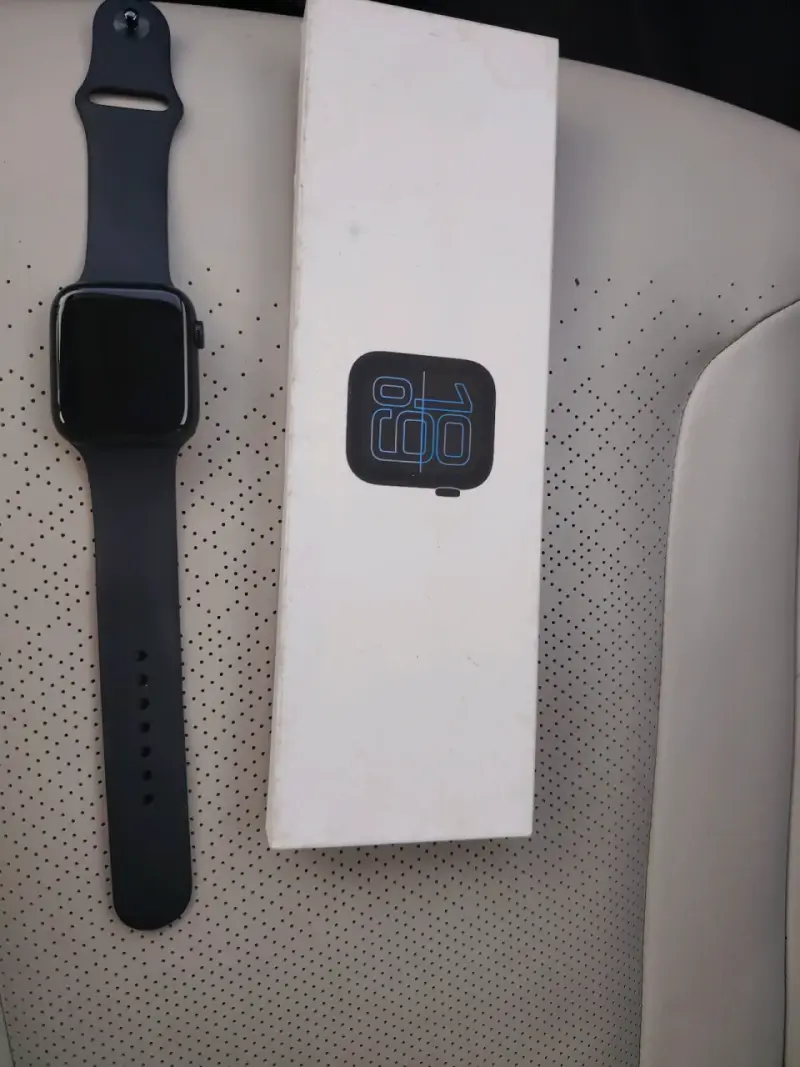 Smartwatch negro con caja original se 3 generacion - 4